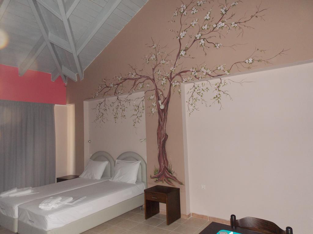 Hotel Theasis Paralia Sergoulas Rum bild